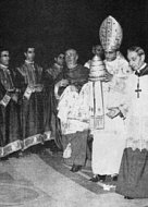 8 anti-pope-montini-breaking-the-sacred-tiara