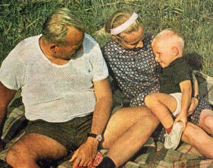 53 wojtyla-in-shorts